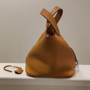 Biscuit 22cm Leather Bucket Bag
